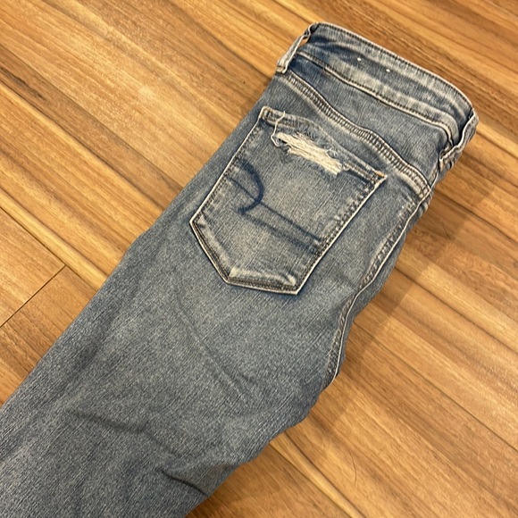 AMERICAN EAGLE LIGHT WASH JEANS - Picture 2 of 3